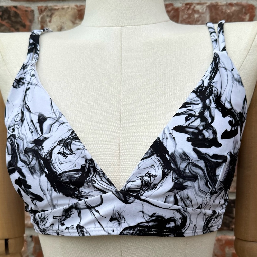 Black and white smoky swimsuit top / 1X / Excellent condition